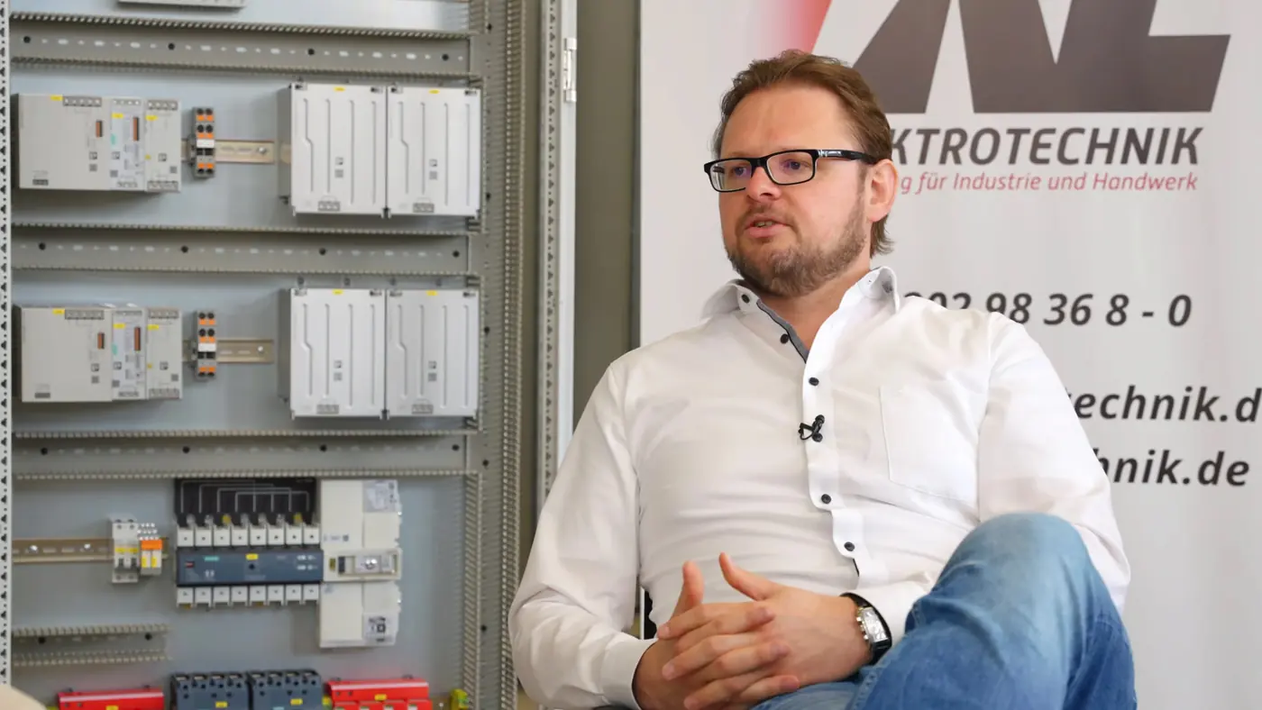 Titelbild: Gibt es Kritik für Candidate Flow® – Wie RL Elektrotechnik trotz Fachkräftemangel 16 Mitarbeiter einstellte