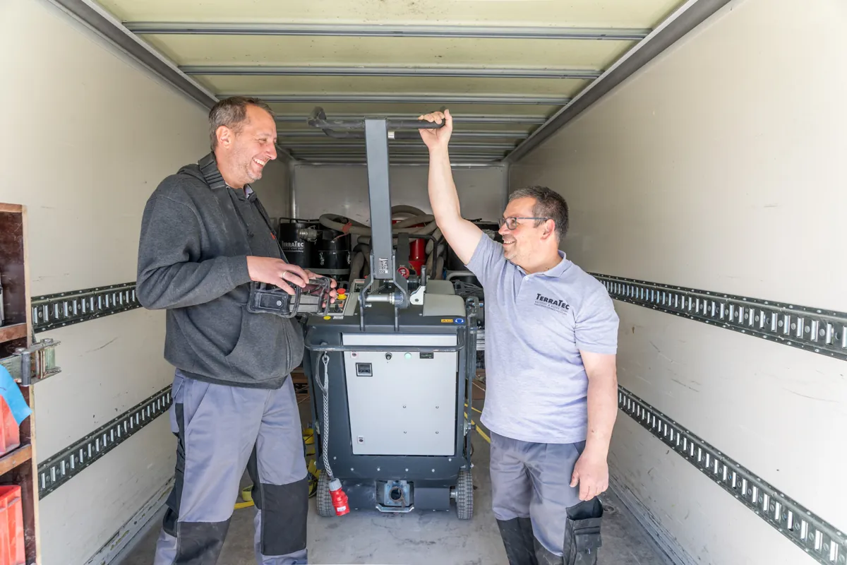 TERRATEC Baustoff & Boden GmbH – 2 Bodenbeschichter eingestellt