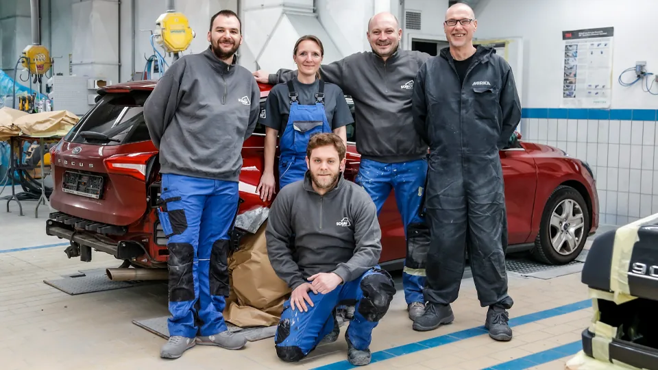 Auto-Schach GmbH & Co. KG – 7 Karosserie- und Fahrzeugbaumechaniker, 1 Lagerist und 2 Gebäudereiniger eingestellt