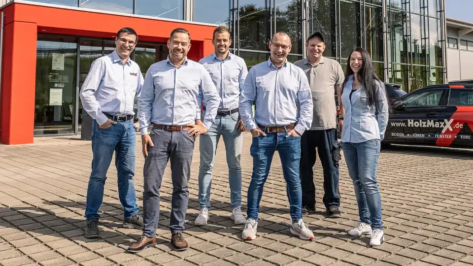 HolzMaxX GmbH & Co. KG – 3 Monteur für Bauelemente eingestellt